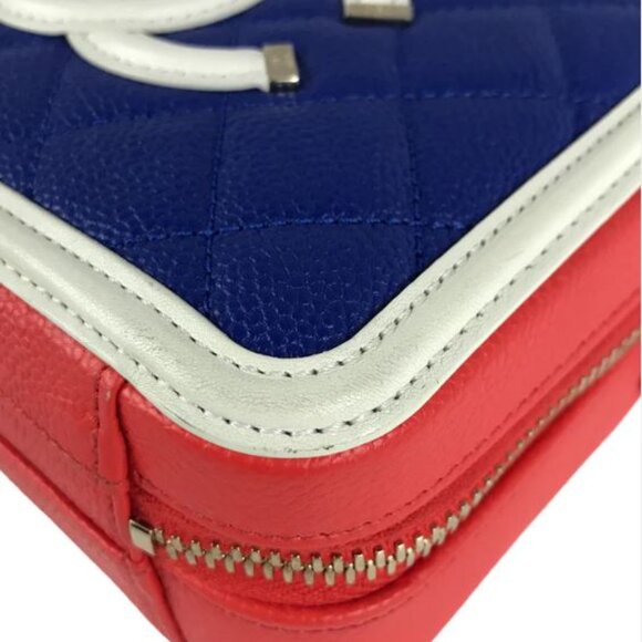 CHANEL - Picture 7 of 11